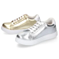 Zapatilla niña OKAA con cordones en piel LAMINADA.