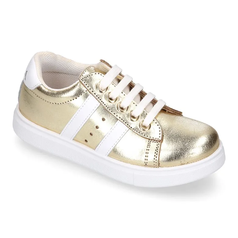 Zapatilla niña OKAA con cordones en piel LAMINADA.