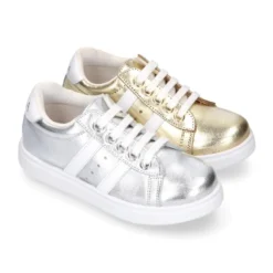 Zapatilla niña OKAA con cordones en piel LAMINADA.