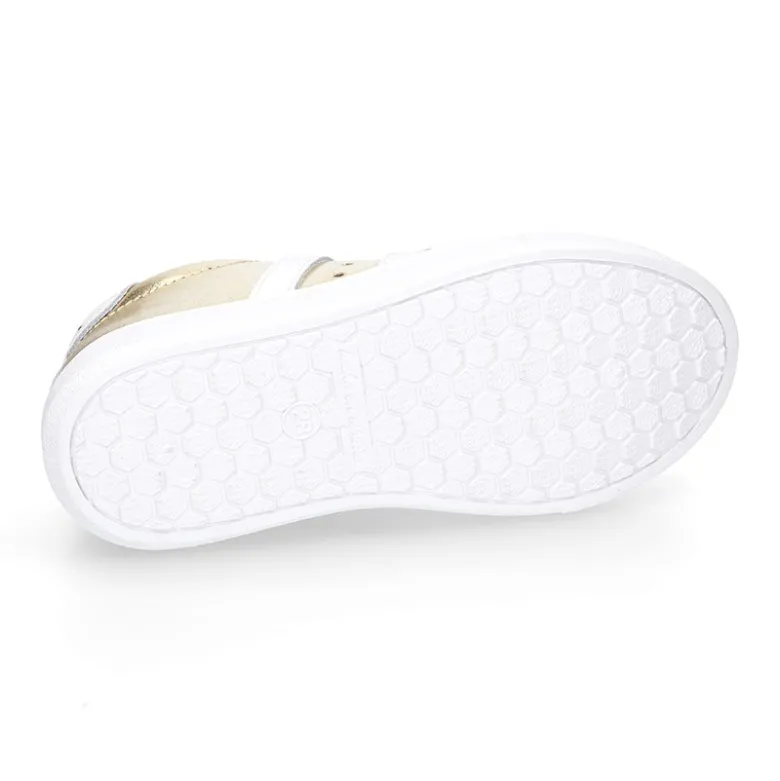Zapatilla niña OKAA con cordones en piel LAMINADA.