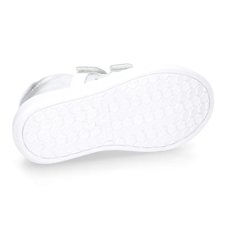 Zapatilla niña OKAA sin cordones en piel LAMINADA.
