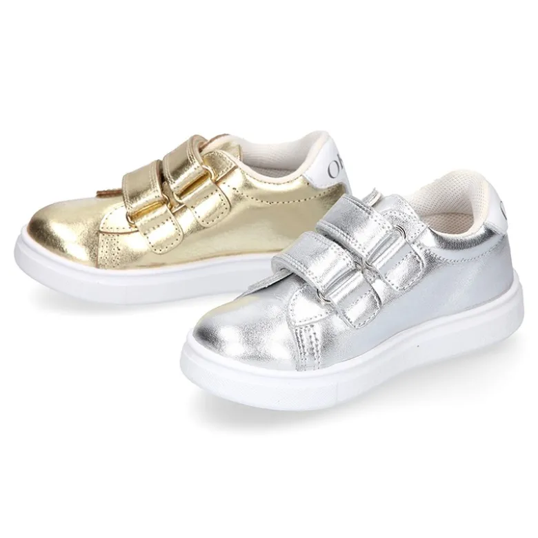 Zapatilla niña OKAA sin cordones en piel LAMINADA.