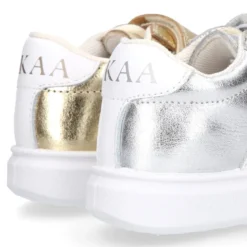 Zapatilla niña OKAA sin cordones en piel LAMINADA.