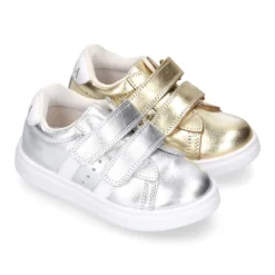 Zapatilla niña OKAA sin cordones en piel LAMINADA.
