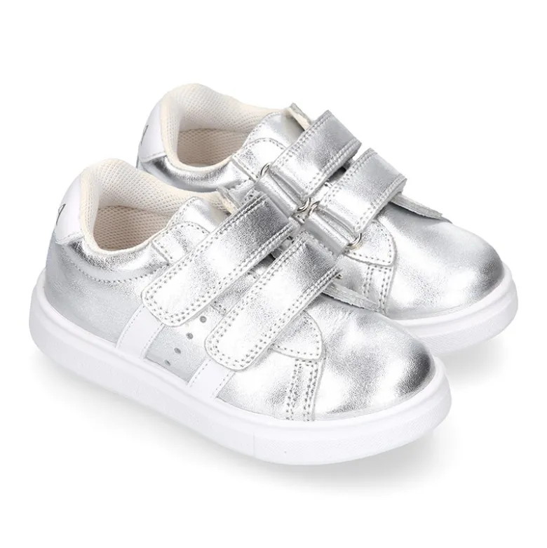 Zapatilla niña OKAA sin cordones en piel LAMINADA.