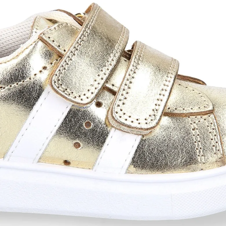 Zapatilla niña OKAA sin cordones en piel LAMINADA.
