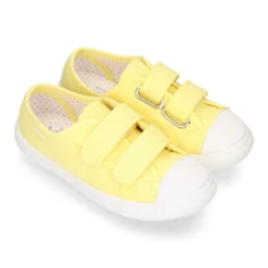 Zapatilla niña OKAA sin cordones y puntera en lona piqué algodón.