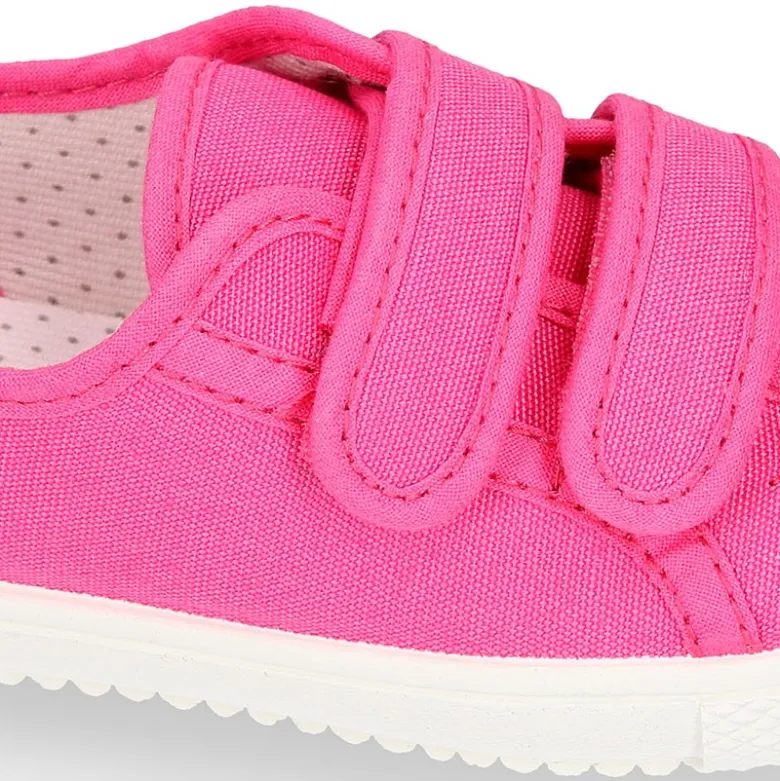 Zapatilla niña OKAA sin cordones y puntera en lona piqué algodón.