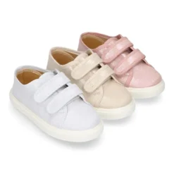 Zapatilla niña sin cordones en lona METALIZADA.