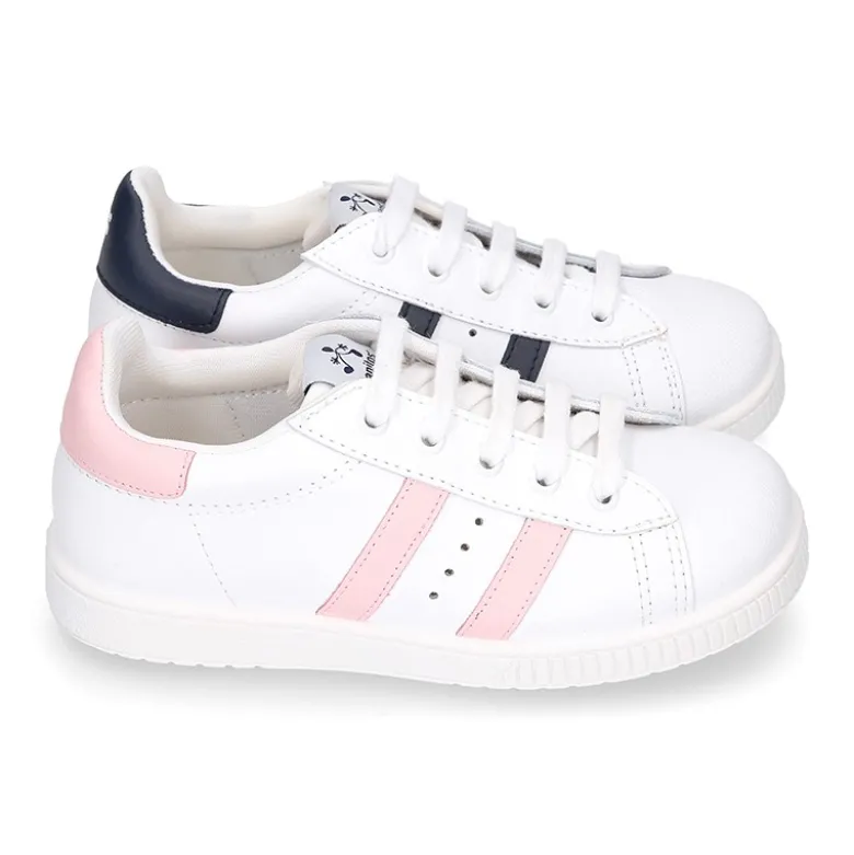 Zapatilla niño Colegial con cordones y rayas laterales en piel lavable.