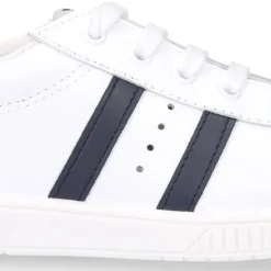 Zapatilla niño Colegial con cordones y rayas laterales en piel lavable.