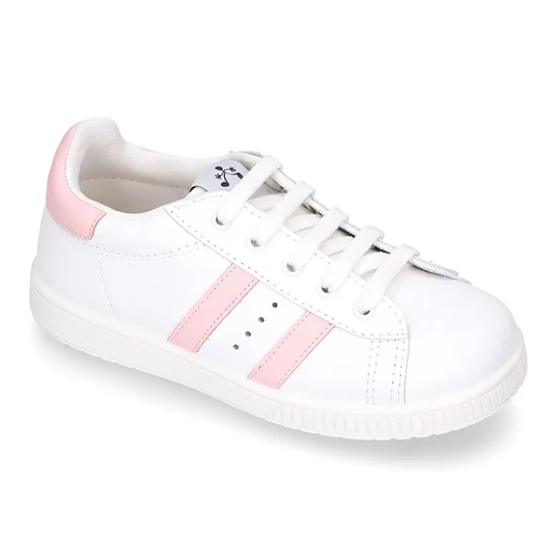 Zapatilla niño Colegial con cordones y rayas laterales en piel lavable.