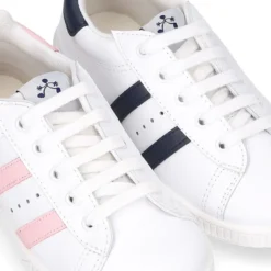 Zapatilla niño Colegial con cordones y rayas laterales en piel lavable.
