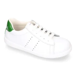 Zapatilla niño colegial OKAA Moda con cordones en piel lavable.