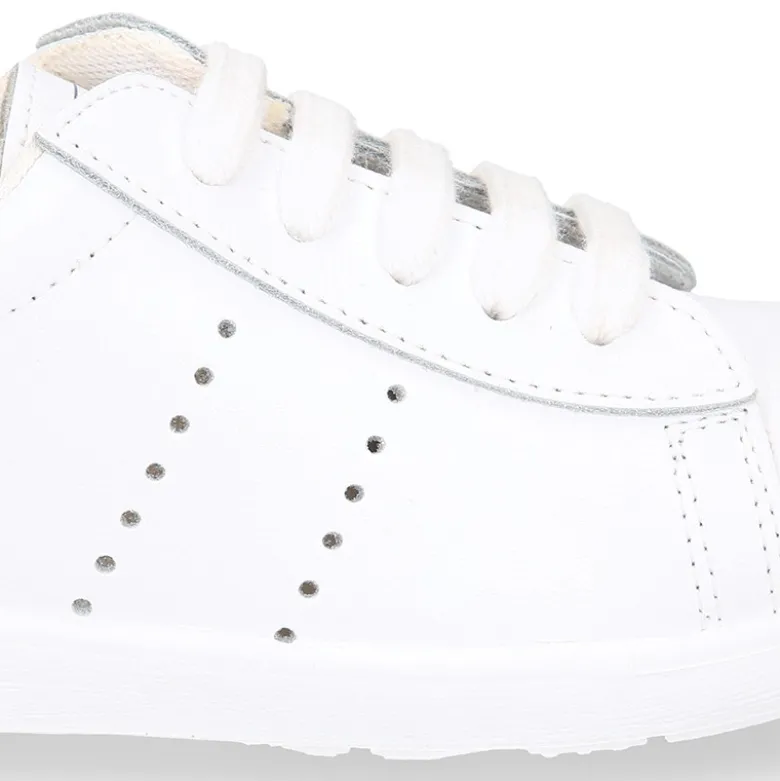 Zapatilla niño colegial OKAA Moda con cordones en piel lavable.