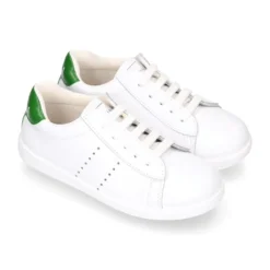 Zapatilla niño colegial OKAA Moda con cordones en piel lavable.