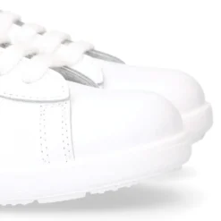 Zapatilla niño colegial OKAA Moda con cordones en piel lavable.