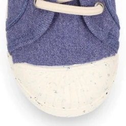 Zapatilla niño con puntera y cordones elásticos en lona algodón RECICLADO en colores suaves.