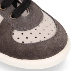 Zapatilla niños CASUAL con cordones en piel serraje.