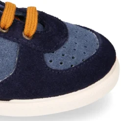 Zapatilla niños CASUAL con cordones en piel serraje.