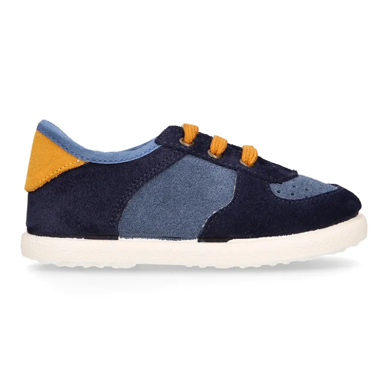 Zapatilla niños CASUAL con cordones en piel serraje.