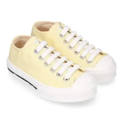 Zapatilla niños CASUAL con puntera y cordones en colores pasteles.