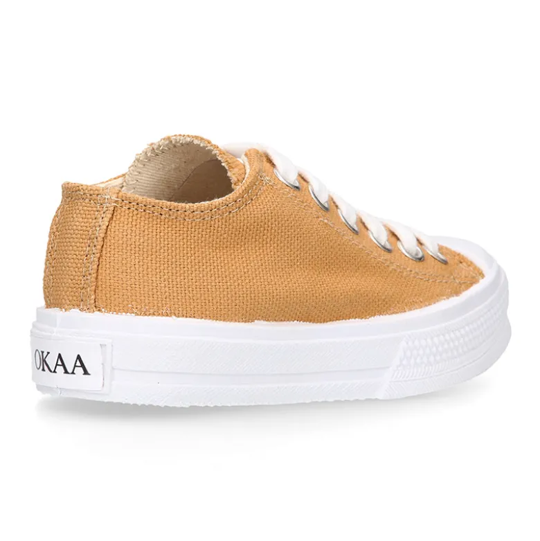 Zapatilla niños CASUAL OKAA con puntera y cordones en color CUERO.