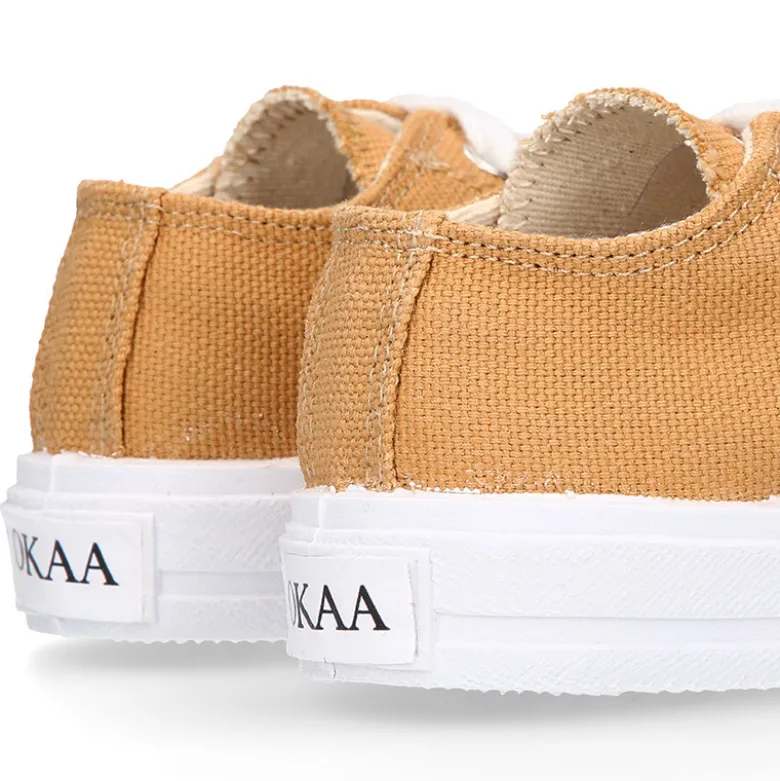 Zapatilla niños CASUAL OKAA con puntera y cordones en color CUERO.