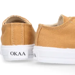 Zapatilla niños CASUAL OKAA con puntera y cordones en color CUERO.