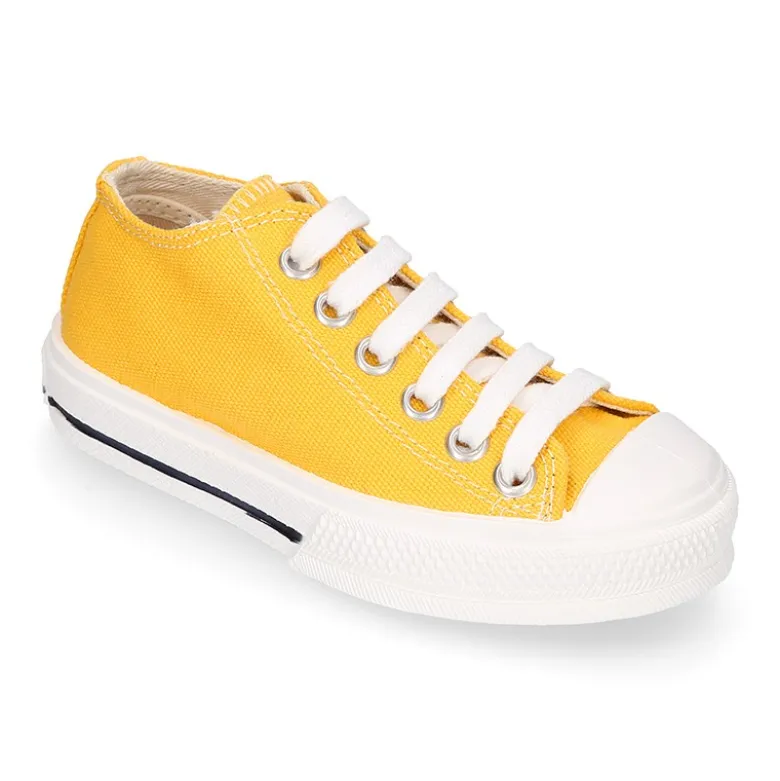Zapatilla niños CASUAL OKAA con puntera y cordones en colores de moda.