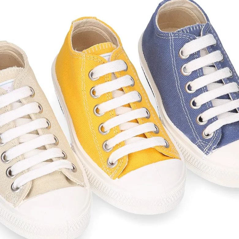 Zapatilla niños CASUAL OKAA con puntera y cordones en colores de moda.
