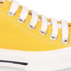 Zapatilla niños CASUAL OKAA con puntera y cordones en colores de moda.