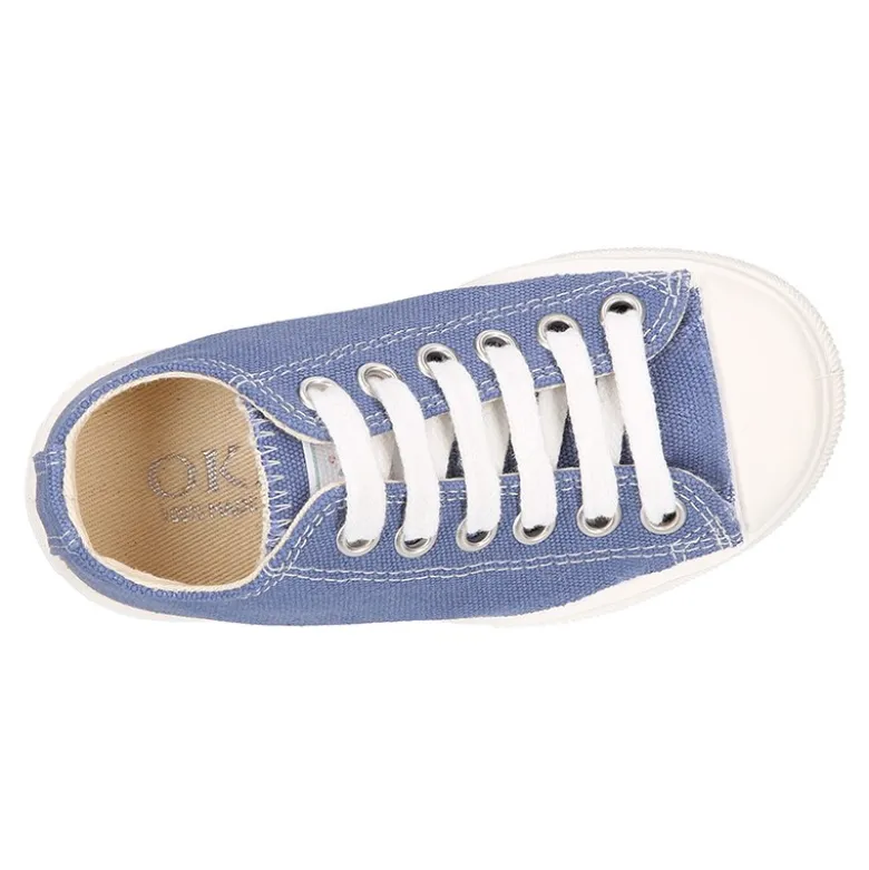 Zapatilla niños CASUAL OKAA con puntera y cordones en colores de moda.