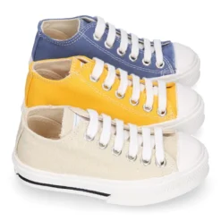 Zapatilla niños CASUAL OKAA con puntera y cordones en colores de moda.