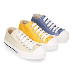 Zapatilla niños CASUAL OKAA con puntera y cordones en colores de moda.