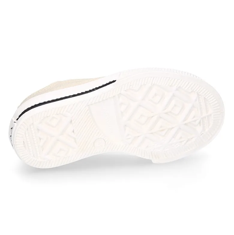 Zapatilla niños CASUAL OKAA con puntera y cordones en colores de moda.