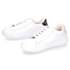 Zapatilla niños colegial OKAA con cordones, rayas laterales y puntera reforzada en piel lavable.