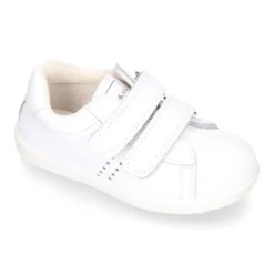 Zapatilla niños colegial sin cordones y puntera reforzada en piel lavable.