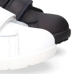 Zapatilla niños colegial sin cordones y puntera reforzada en piel lavable.
