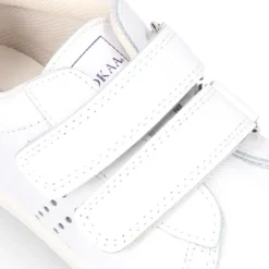 Zapatilla niños colegial sin cordones y puntera reforzada en piel lavable.