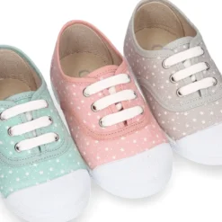 Zapatilla niños con cordones y puntera en lona con ESTRELLAS.
