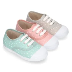 Zapatilla niños con cordones y puntera en lona con ESTRELLAS.