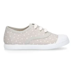Zapatilla niños con cordones y puntera en lona con ESTRELLAS.