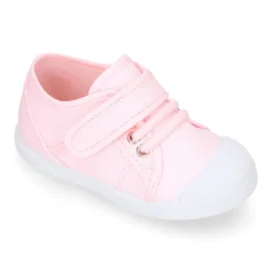 Zapatilla niños con puntera y cordones elásticos en lona en colores pastel.