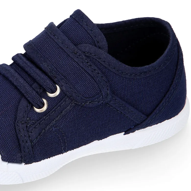 Zapatilla niños con puntera y cordones elásticos en lona algodón.