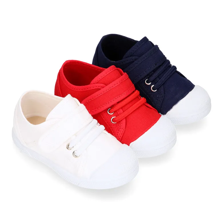 Zapatilla niños con puntera y cordones elásticos en lona algodón.