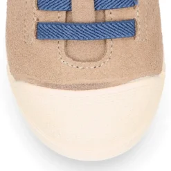 Zapatilla niños con puntera y cordones elásticos en piel serraje.