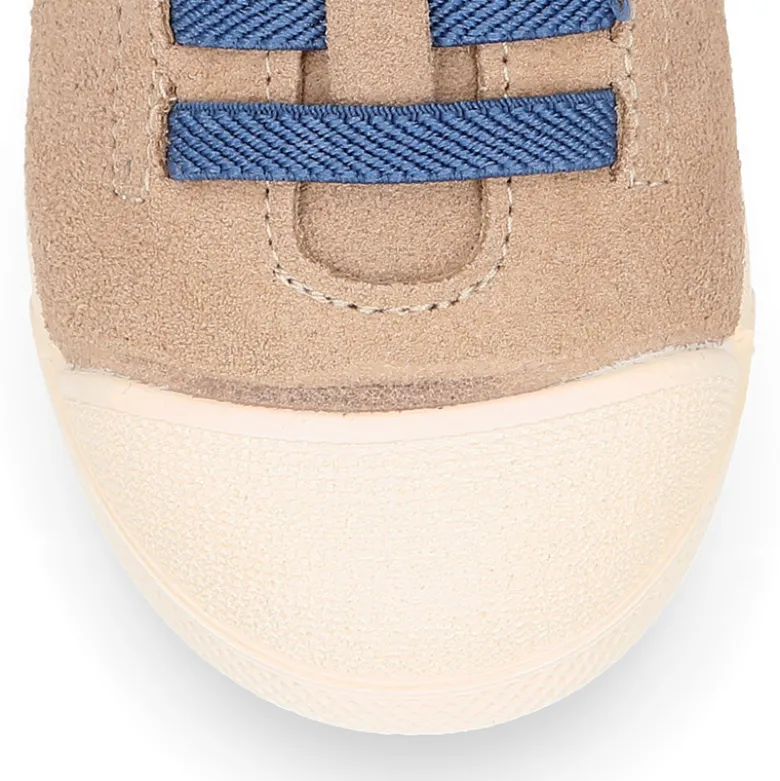 Zapatilla niños con puntera y cordones elásticos en piel serraje.