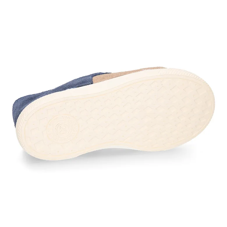 Zapatilla niños con puntera y cordones elásticos en piel serraje.