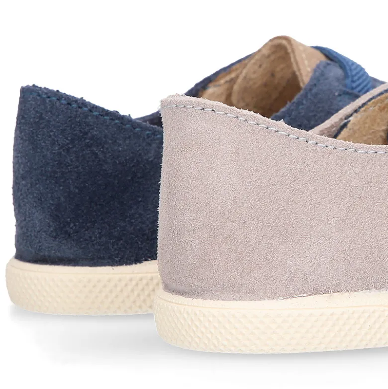 Zapatilla niños con puntera y cordones elásticos en piel serraje.